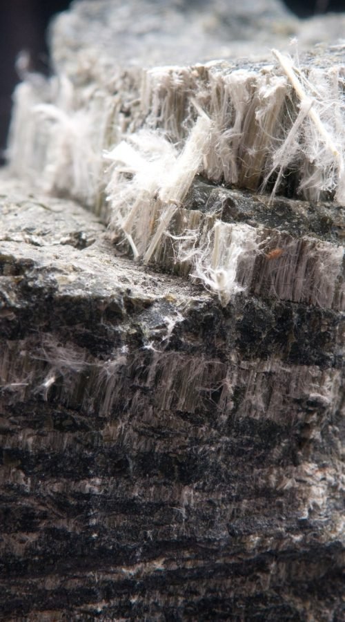 Bloc de fibro-ciment contenant des fibres d’amiante à Caen pour diagnostic amiante.